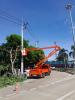 เทศบาลตำบลบางปะหัน มอบหมายงานให้ ช่างไฟฟ้า ติดตั้งโคมไฟมุมทา