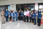 นายอำเภอและกิ่งกาชาดอำเภอบางปะหัน ร่วมกับเทศบาลฯ ออกไปมอบถุง